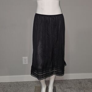 Vintage Elegant Black Lace Hem Half Slip 100% Antron III Nylon Made In USA